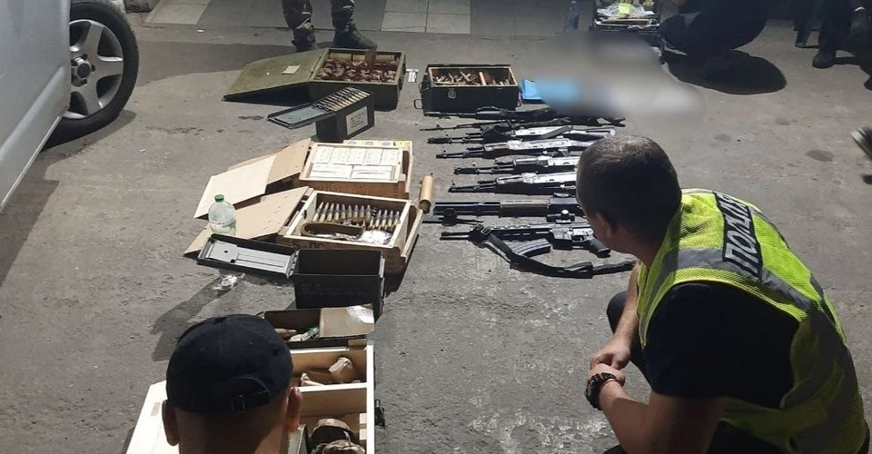 під час обшуків виявили арсенал