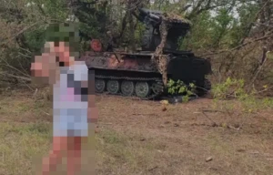 Знищена російська "мотолига" із встановленою на ній корабельною РСЗВ "Вогонь" Знищена російська "мотолига" із встановленою на ній корабельною РСЗВ "Вогонь"