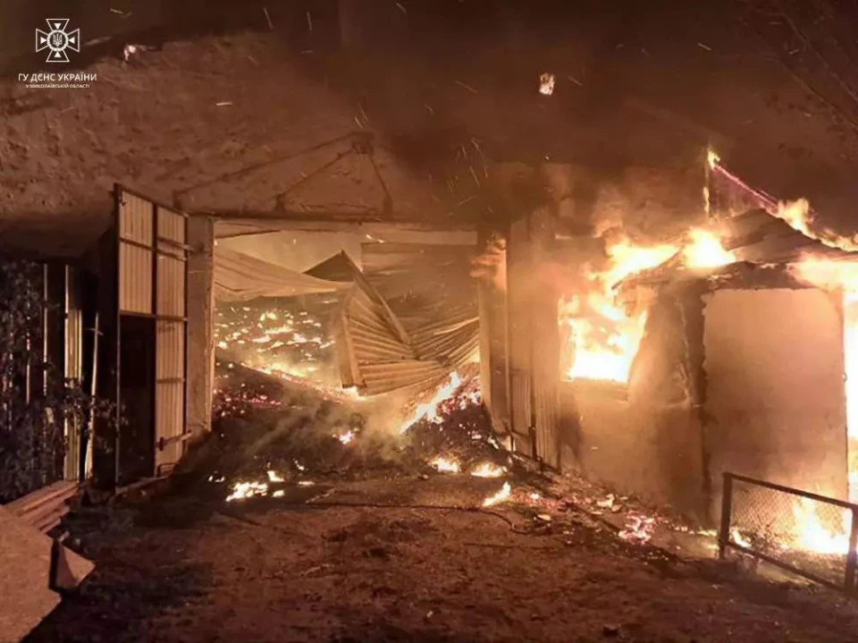 Пожежа через атаку РФ у Миколаєві