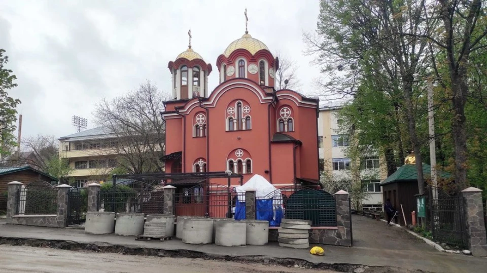 Будівля на території Центральної лікарні, яку орендує релігійна організація