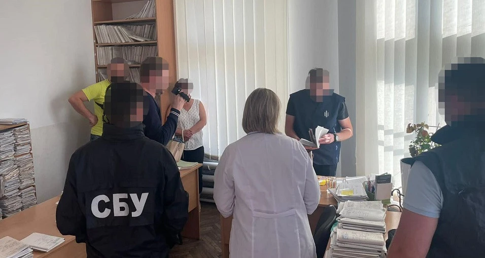 копупційна схема_посадовці медзакладів