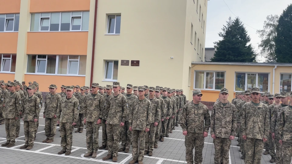 прийняття присяги у Львівському ліцеї імені Героїв Крут