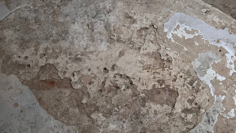 Отвори на стіні в колишній вязниці на Тернопільщині