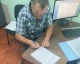Поліцейські знайшли чоловіка, який облив фарбою меморіальну дошку у Рівному