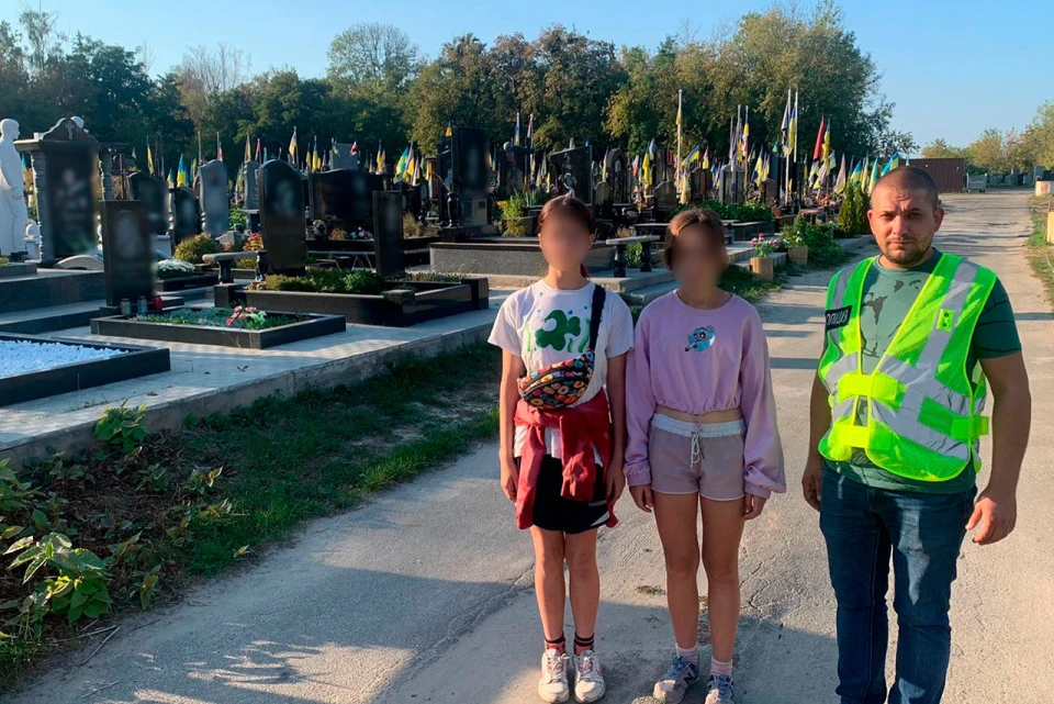 групу малолітніх, які обкрадали могили полеглих Героїв