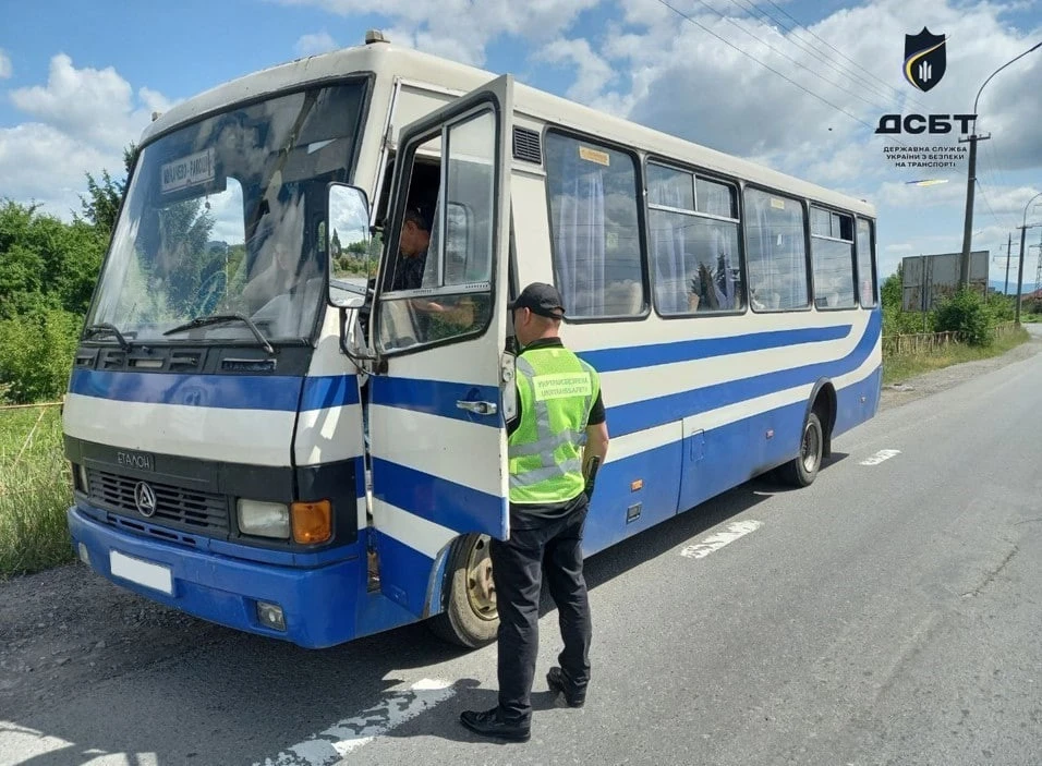Контроль пасажирських перевезень співробітником Укртрансбезпеки