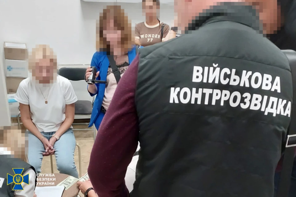 У Хмельницькому працівниця аптеки підшукувала охочих ухилитися від мобілізації