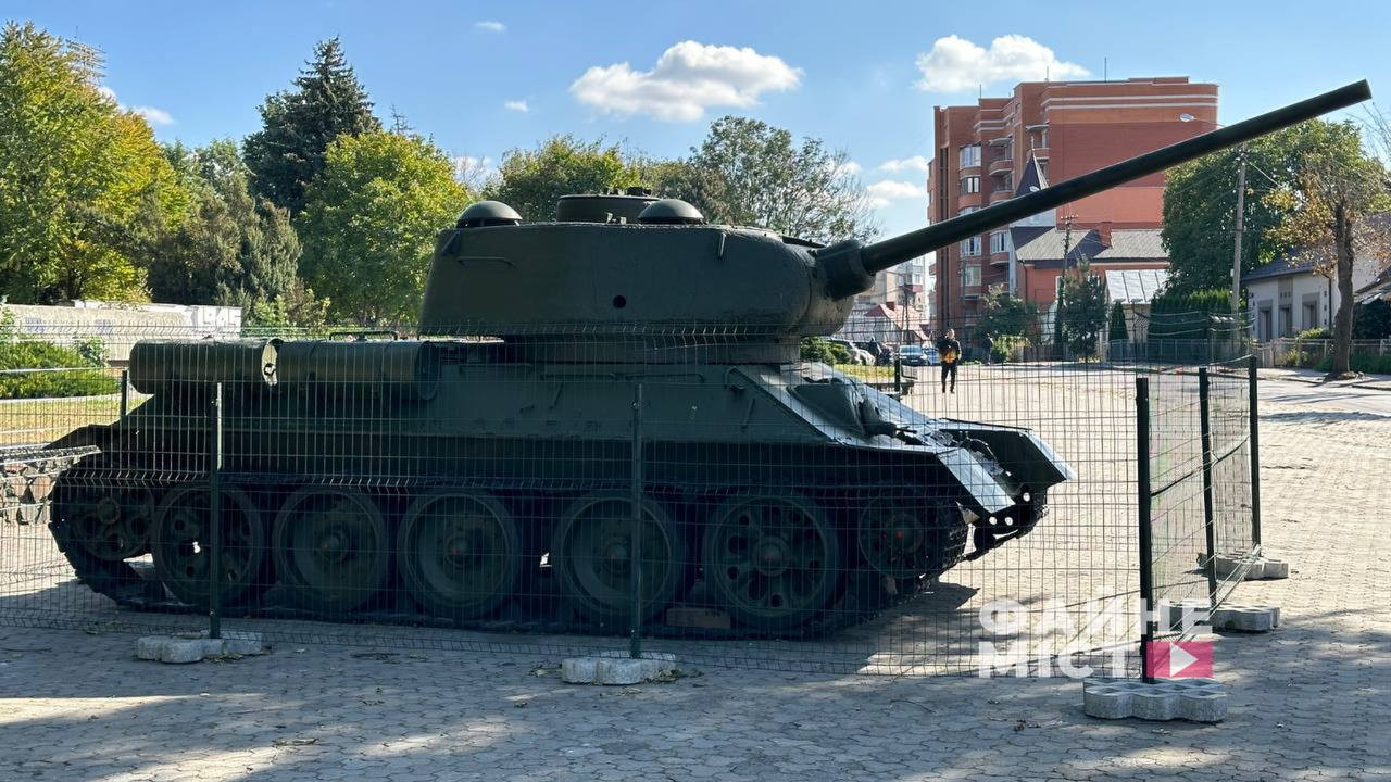танк Т-34, який продають у Тернополі