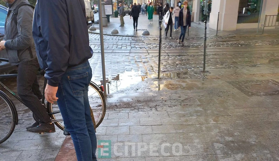 Прорив водогону у центрі Львова 12 жовтня 2023 року