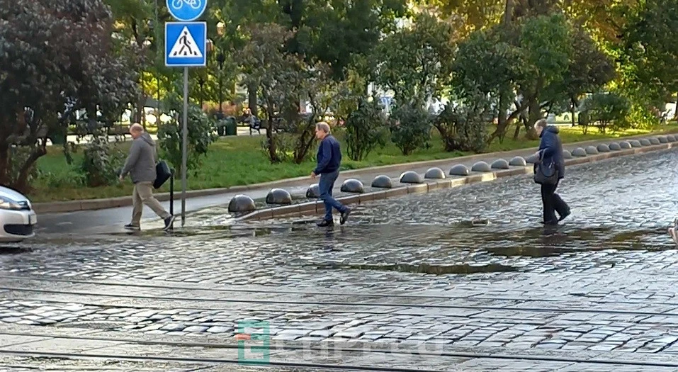 Прорив водогону у центрі Львова 12 жовтня 2023 року