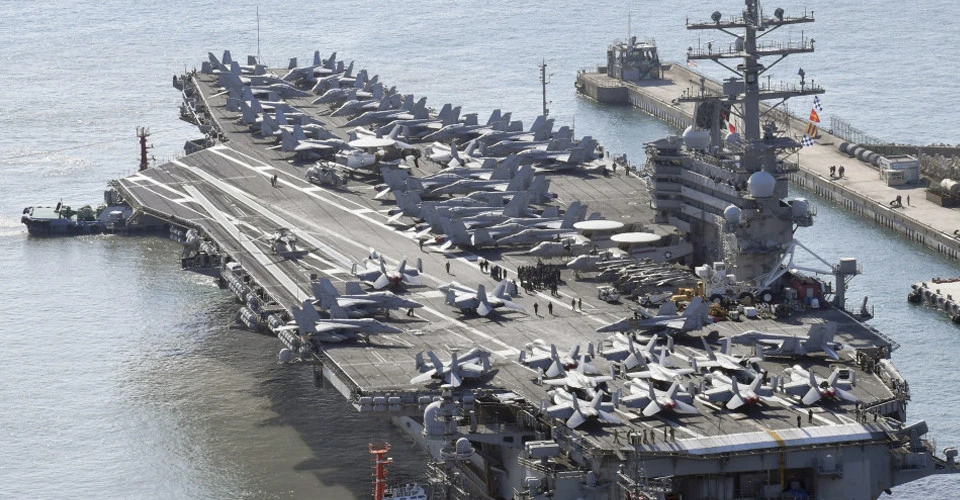 Авіаносець США