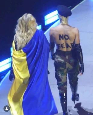 На фото: Мадонна підтримала Україну