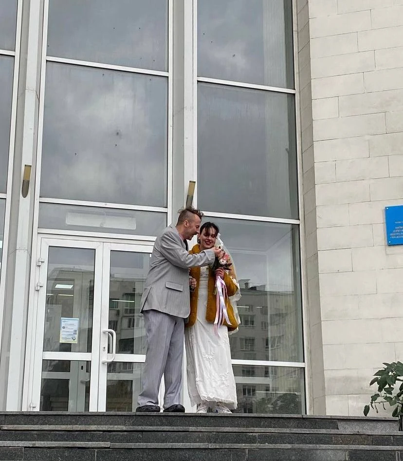 На фото: Клопотенка та Вікторію Родко помітили у весільному одязі