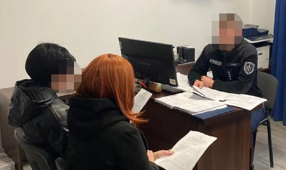 донька та дружина посадовця військової частини
