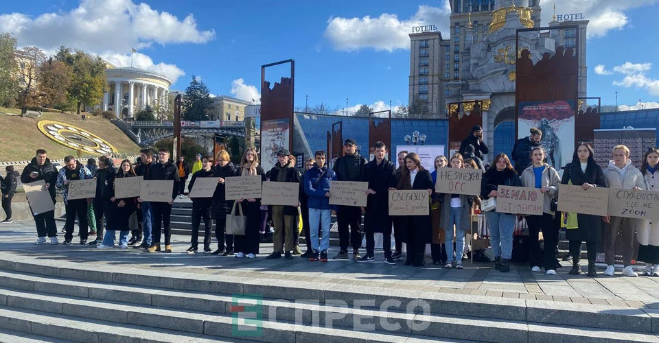 студенти відтворили події Революції на граніті