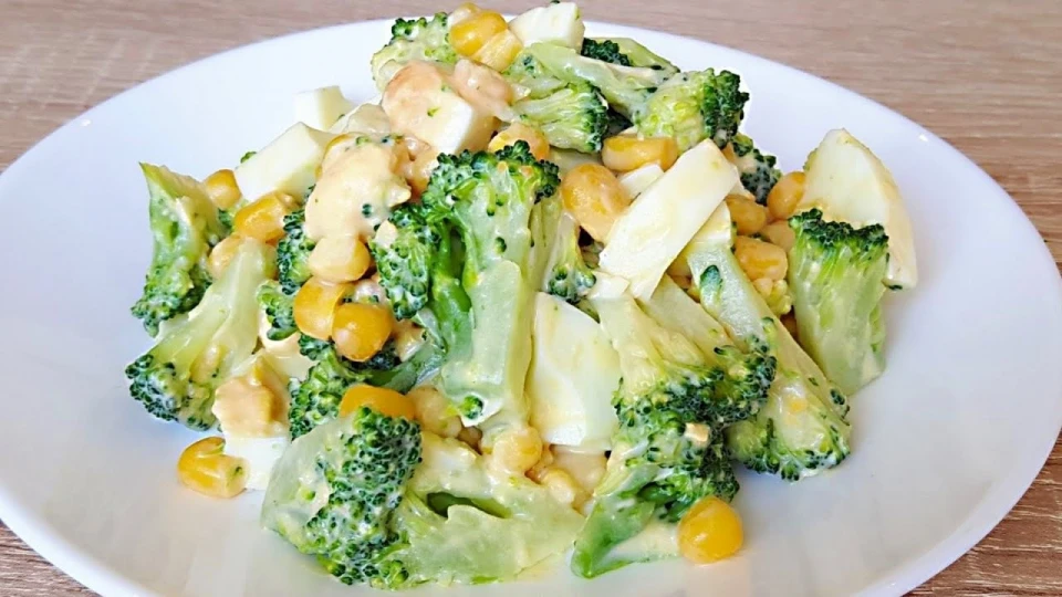 Горячий салат из брокколи по-китайски