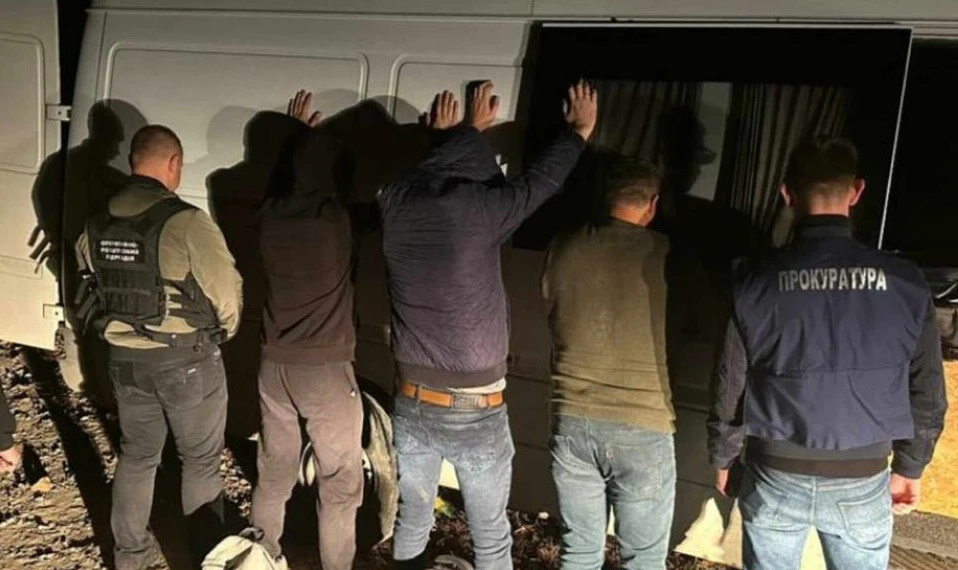 затримані ухилянти та їх переправники на Буковині