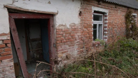 На Волині соцслужби залишили немічного чоловіка в покинутій хаті
