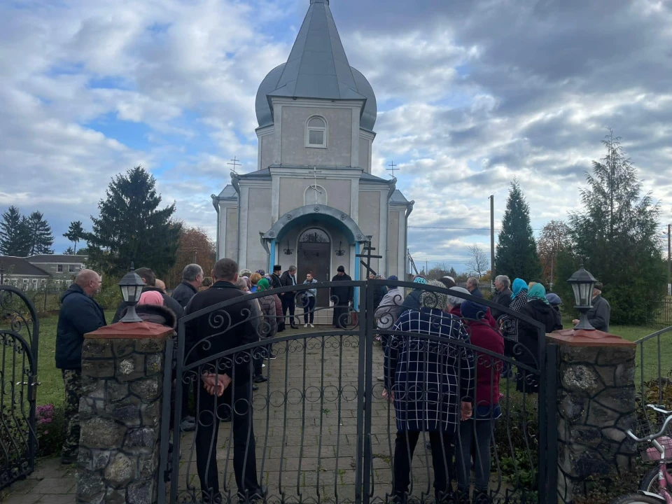 церква