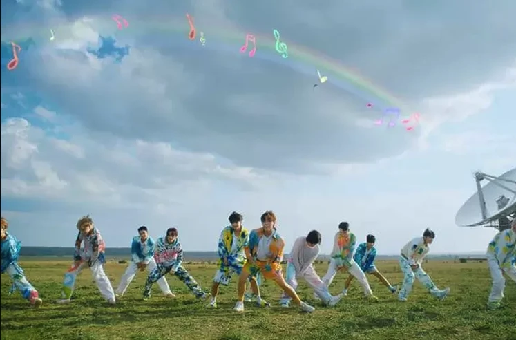 На фото: Кліп гурт Seventeen на пісню God Of Music