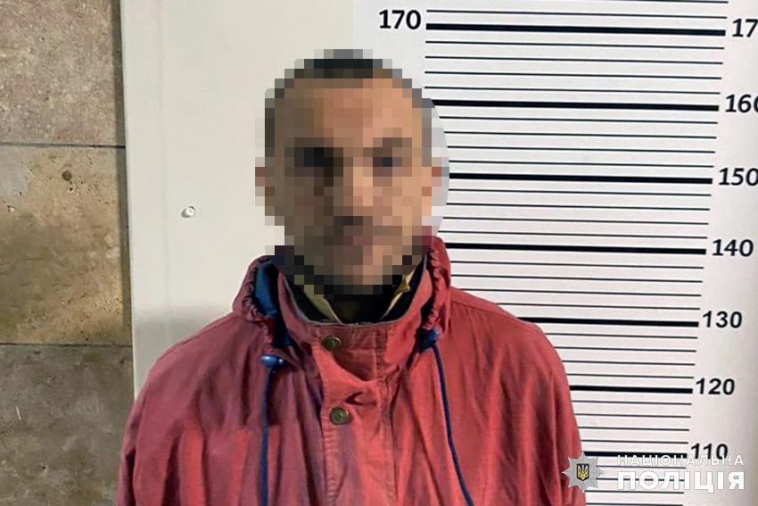 чоловік до смерті побив матір