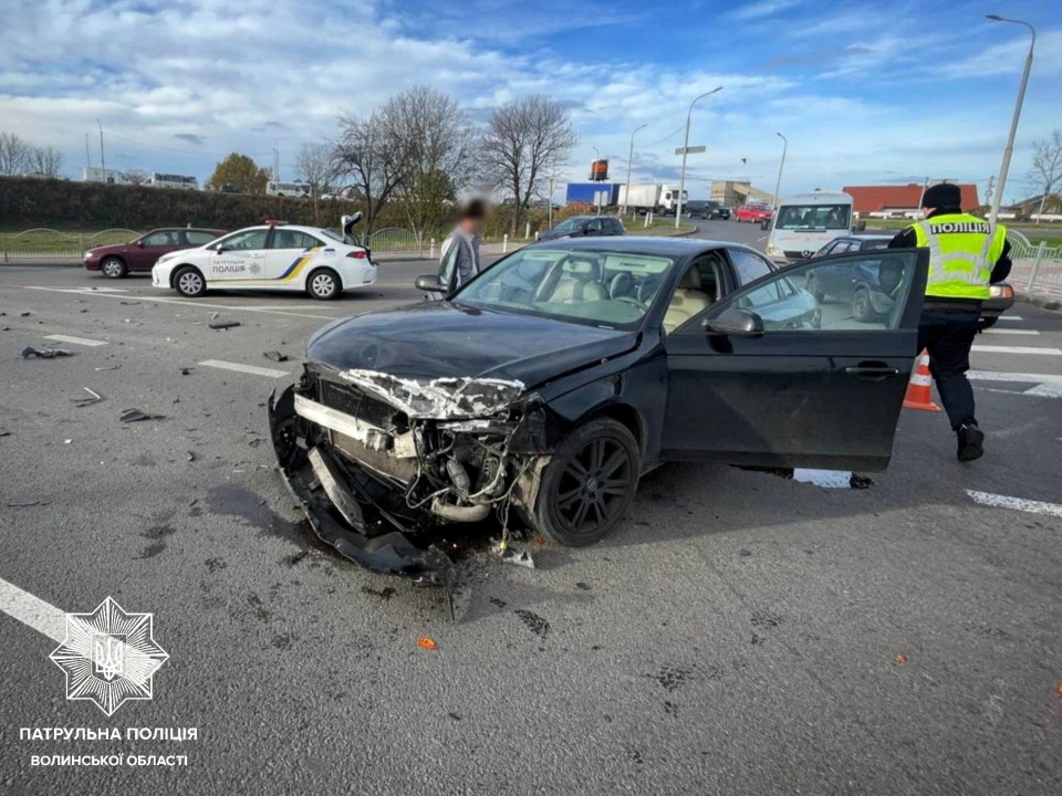 водій Audi в'їхав в автобус