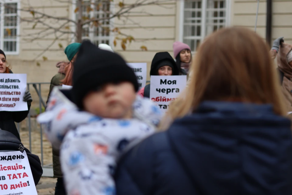 На фото: мітинг за право на демобілізацію