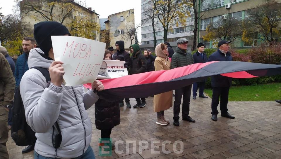 мітинг біля Львівської політехніки за та проти Ірини Фаріон