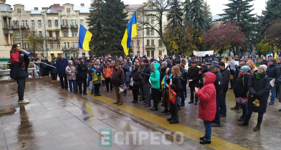 мітинг біля Львівської політехніки за та проти Ірини Фаріон