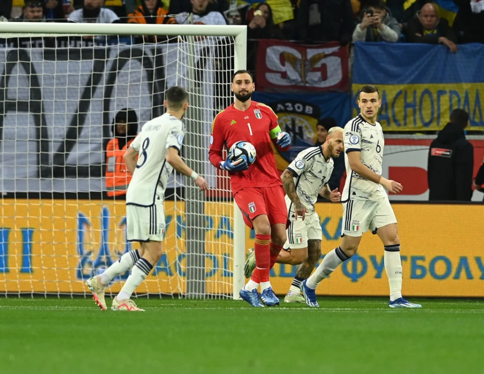 Джанлуїджі Доннарумма (в центрі), Україна - Італія