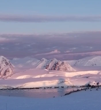 Українські полярники показали "білі ночі" в Антарктиці
