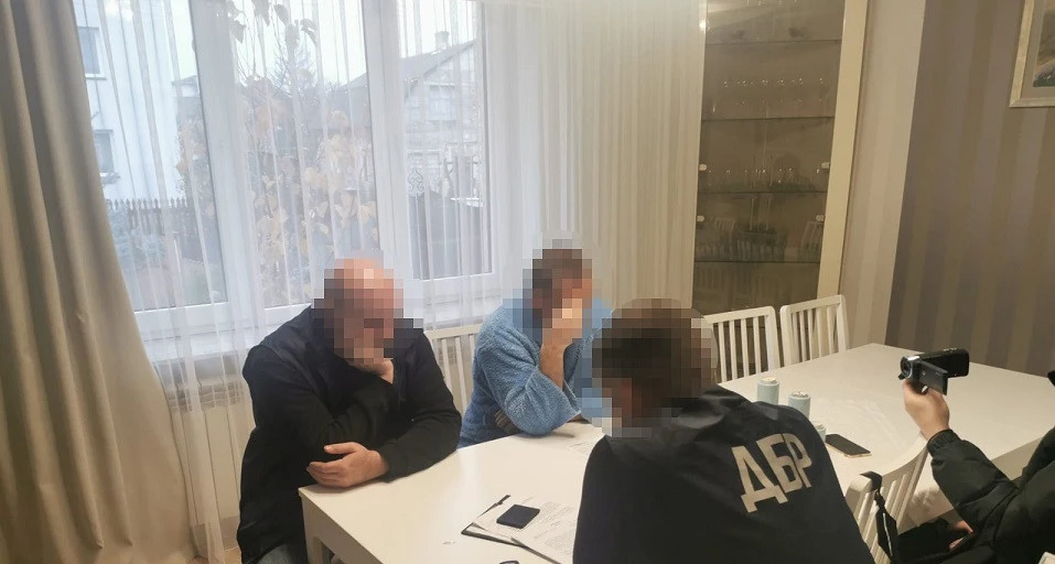 Львівський митник,який під виглядом волонтера їздив до Польщі