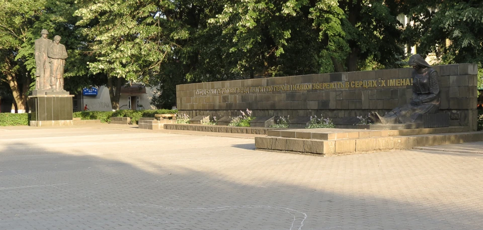Пам’ятник на братській могилі