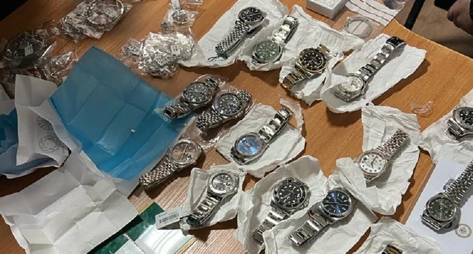 Прикраси з діамантами та годинники Rolex на 12 млн грн