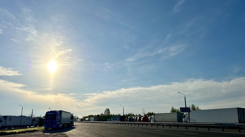 вантажівки, кордон