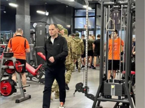 спортзал, повістки