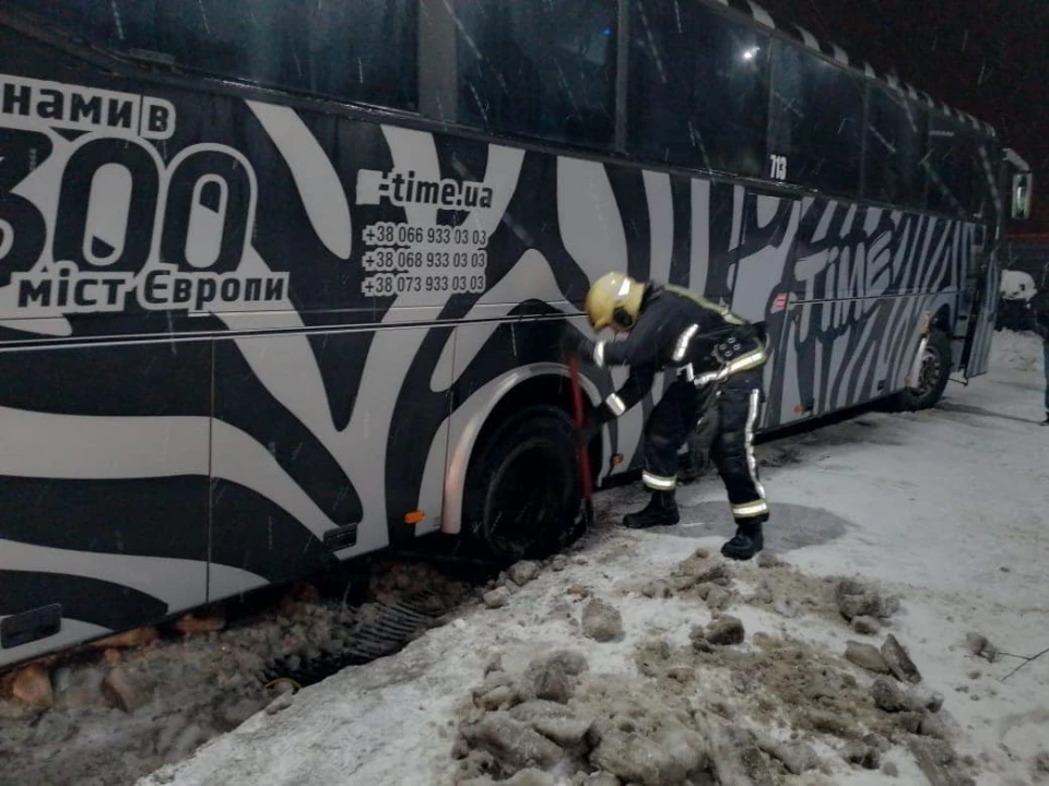 на Волині застряг автобус