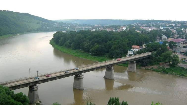 міст через Дністер, який сполучає Тернопільщину і Буковину
