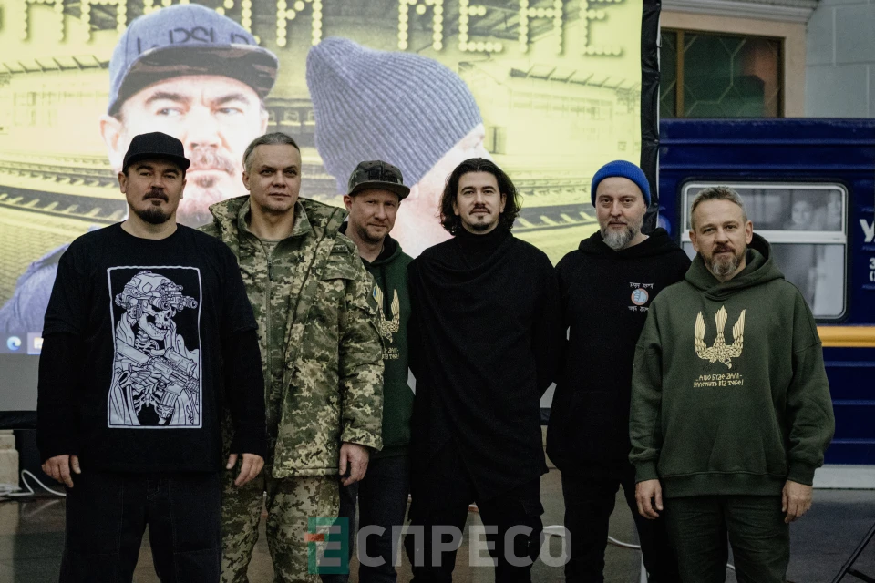 На фото: гурт "Танок на майдані Конґо"