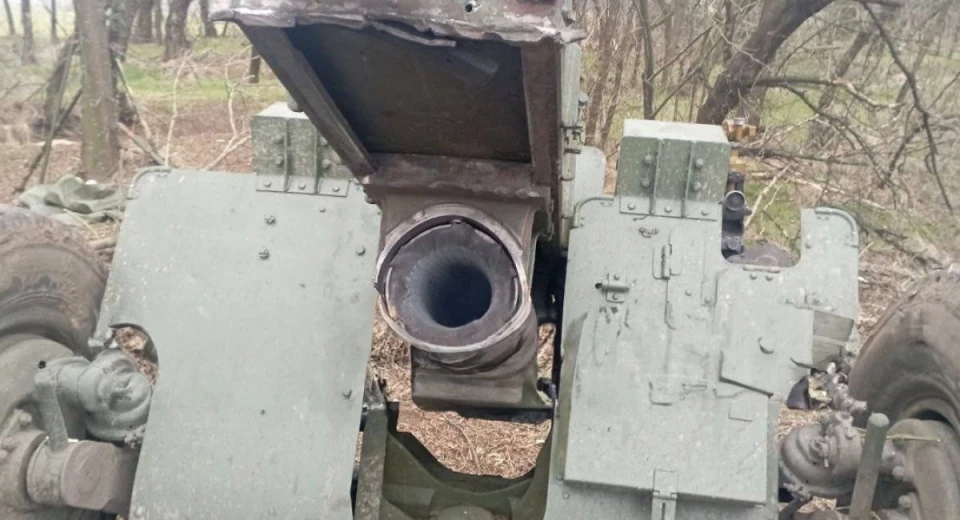 Russia's D-30 howitzer havig its barrel burst