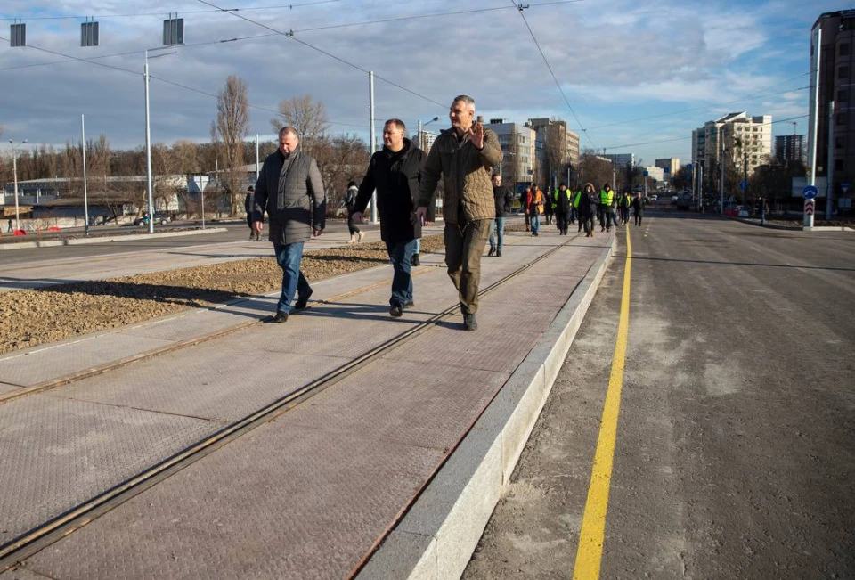У Києві відновили рух Дегтярівським шляхопроводом