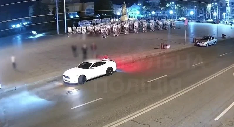 дрифт перед портретами Героїв у центрі Рівного