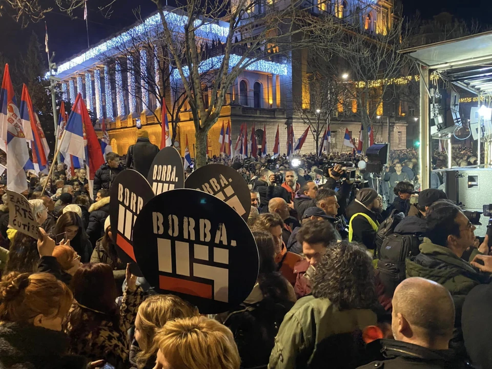 на фото протести у Белграді 24 грудня 2023