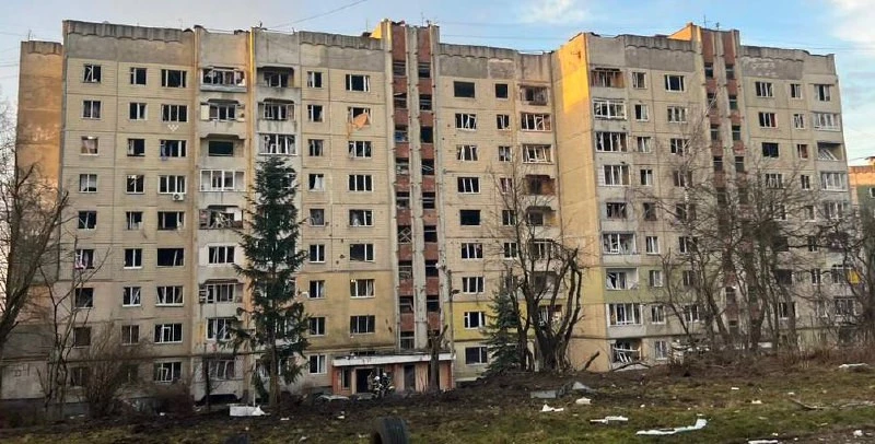 Наслідки ракетної атаки на Львів. Вибуховою хвилею пошкоджено житлові будинки.