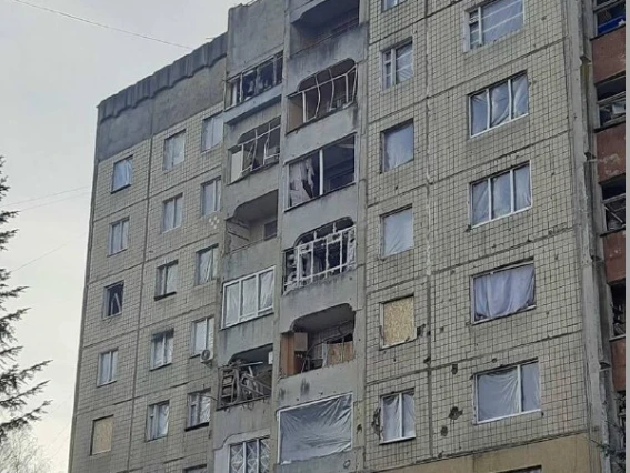 будинок, що постраждав унаслідок ракетного удару