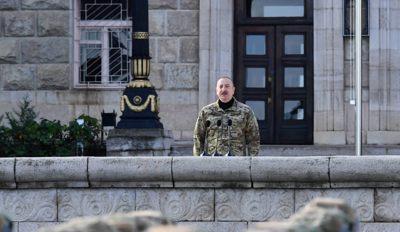 Алієв приймає парад у Ханкеді (8 листопада 2023 року)