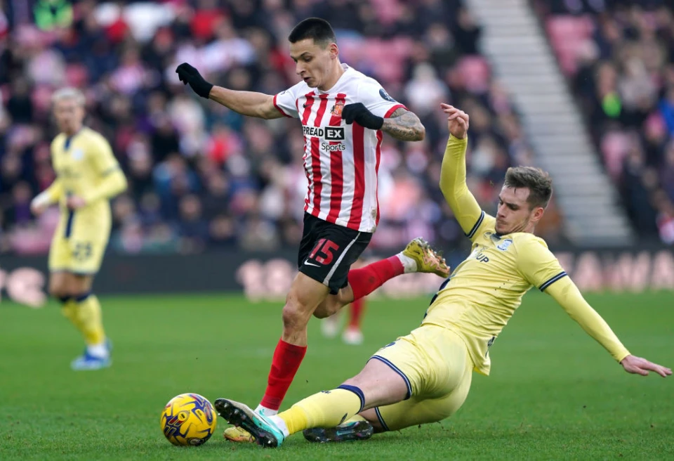 Назарій Русин (в центрі)