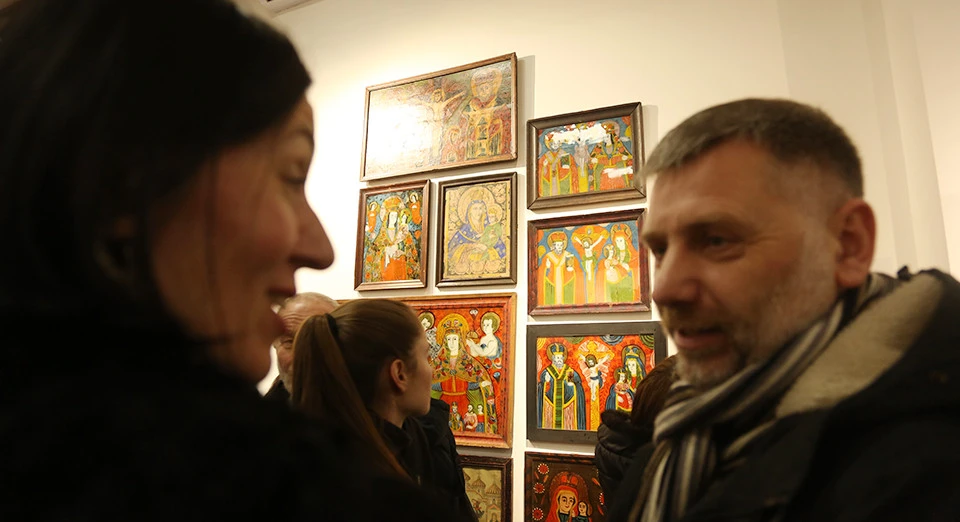 "Крихкіші за скло": колекція ікон на склі Остапа Лозинського