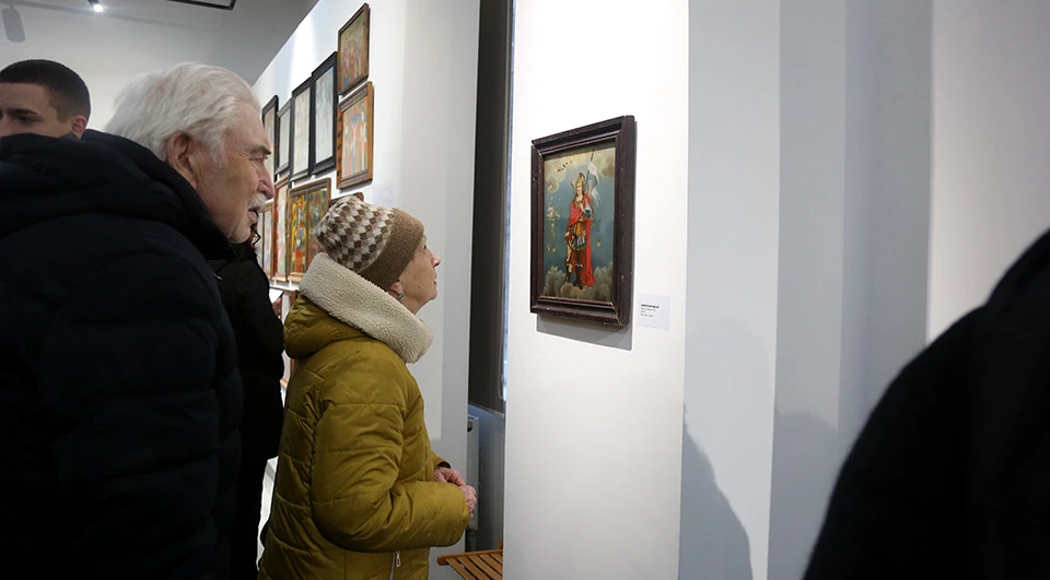 "Крихкіші за скло": колекція ікон на склі Остапа Лозинського