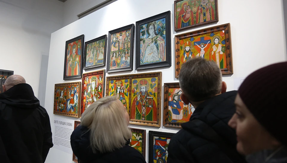 "Крихкіші за скло": колекція ікон на склі Остапа Лозинського